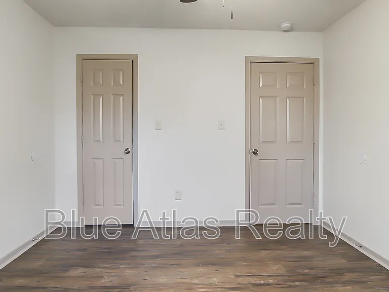 702 Catherine Ln — Photo 10