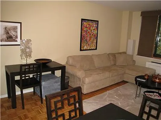 Rented by R New York | media 32