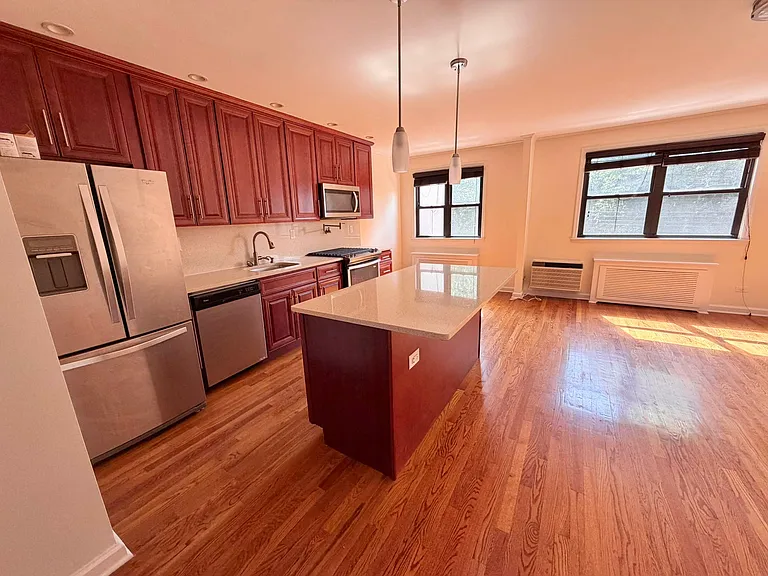 25-40A 36th St #3 — Photo 3