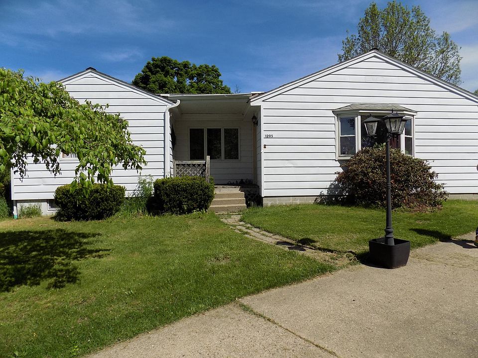 Large corner lot, Clark Street and E. Broadwell, large fence