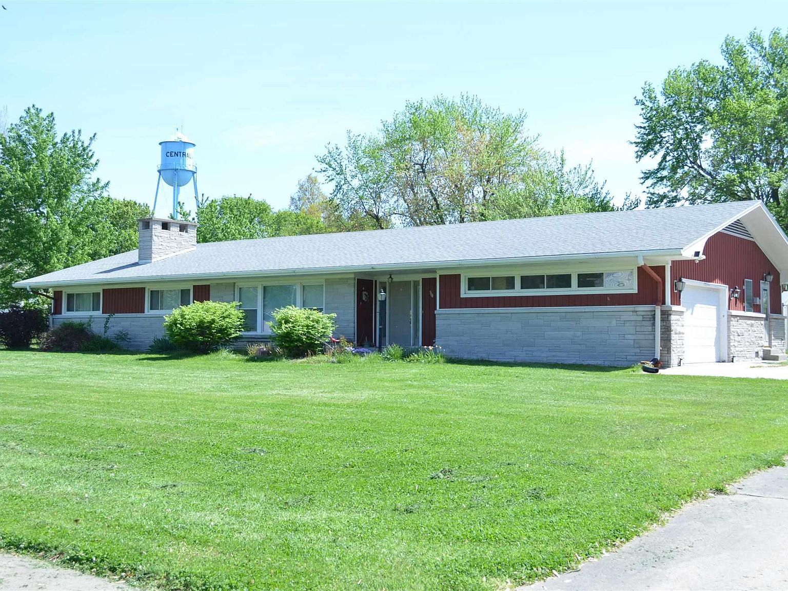 904 4th St, Centralia, KS 66415 Zillow