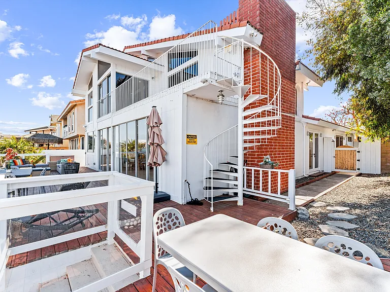 Baruna Ln — Photo 26