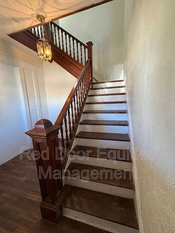 2 bed, 1.0 bath, $1,400 — Photo 4