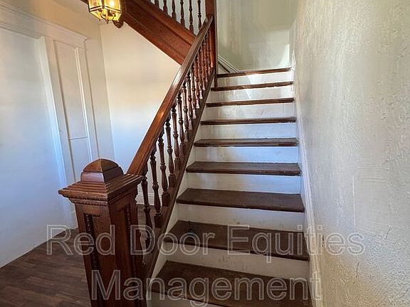 4th image of 136 W Walnut St