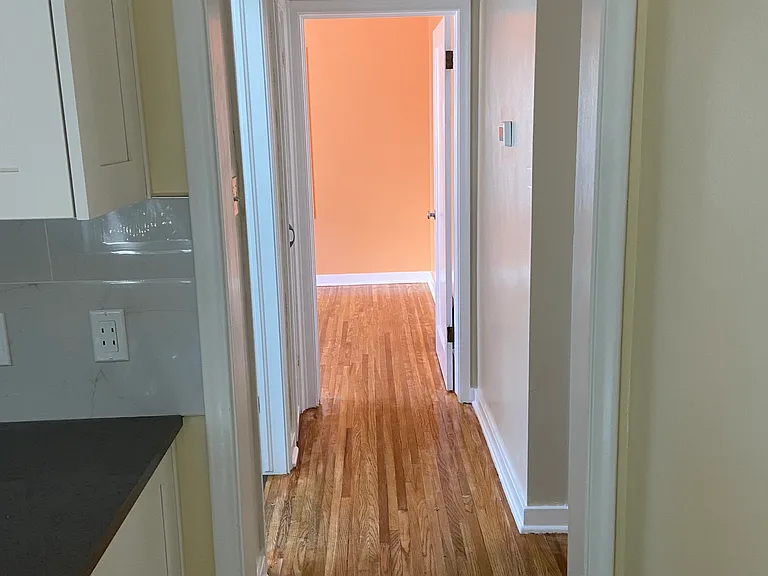 712 E Bryan Ave — Photo 9
