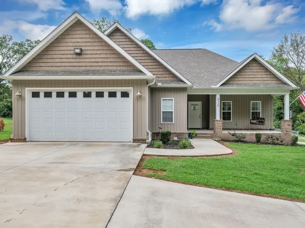 828 Tennessee River Dr, Muscle Shoals, AL 35661