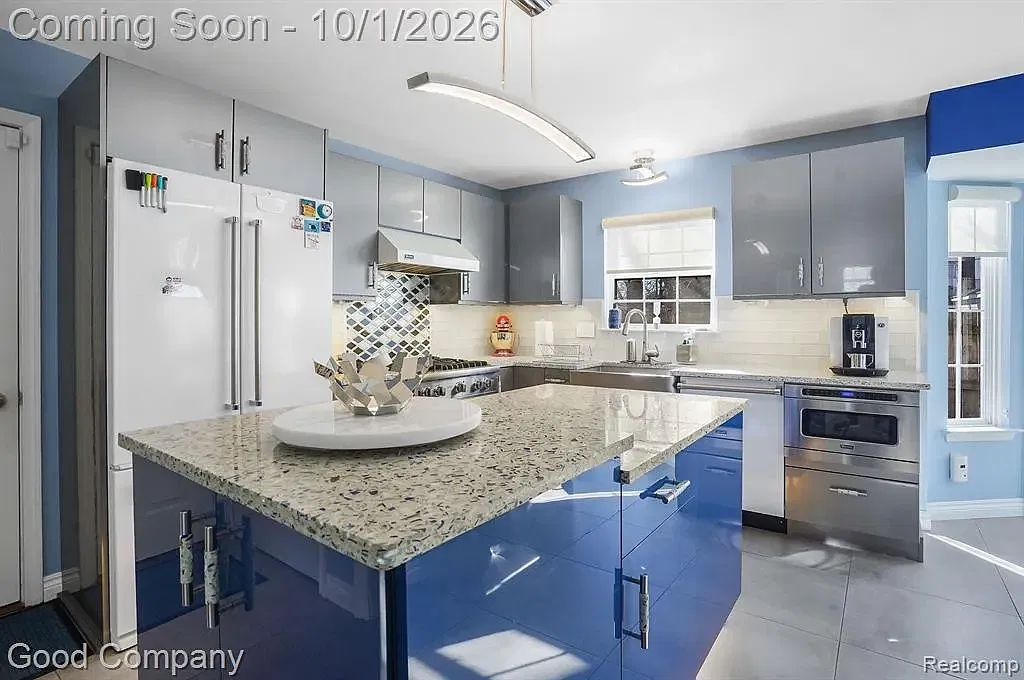 3 bed, 2.5 bath, 1818 sqft, $3,500 — Photo 4