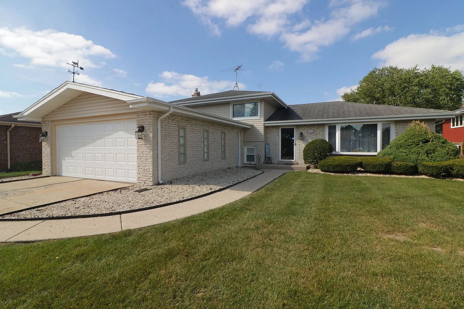 15528 Narcissus Ln photo 1