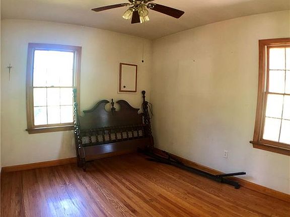 5th image of 702 Oakmont Ave