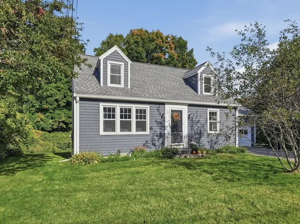 6 Maple St, Fayville, MA 01745