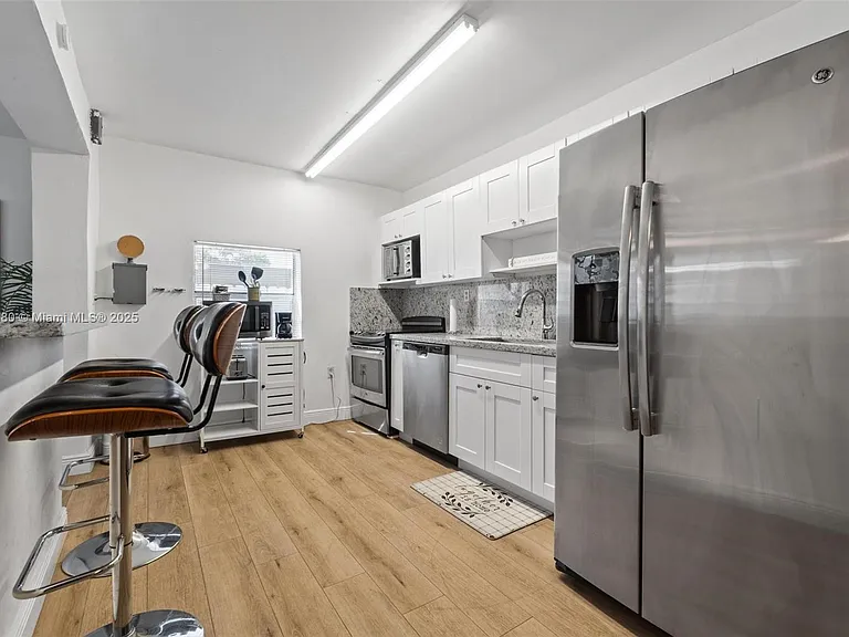 2453 SW 17th St #2453 — Photo 8