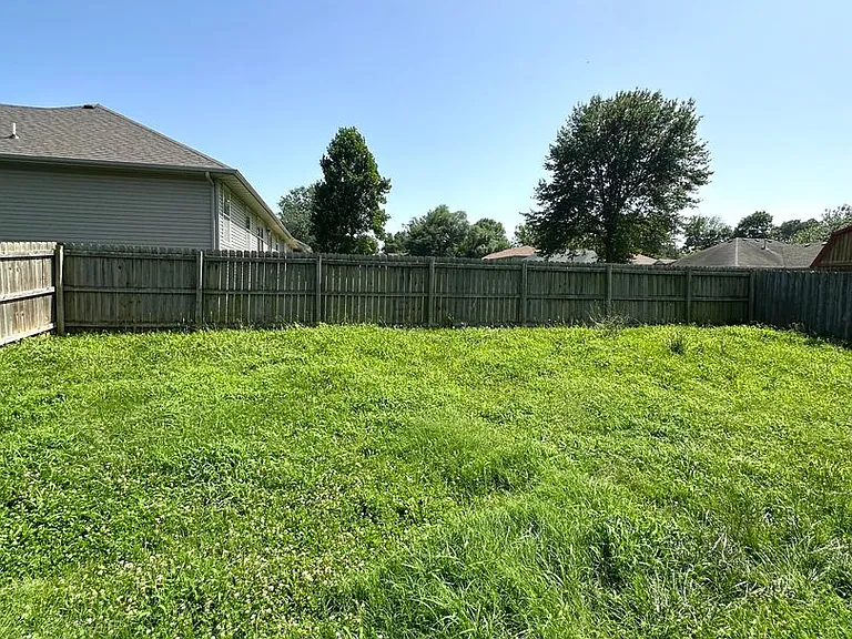 1024 E Caravan St — Photo 23