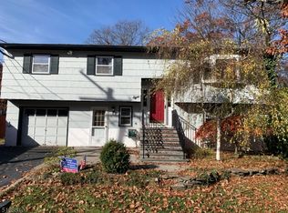 8 Oklahoma Trl, Hopatcong, NJ 07843