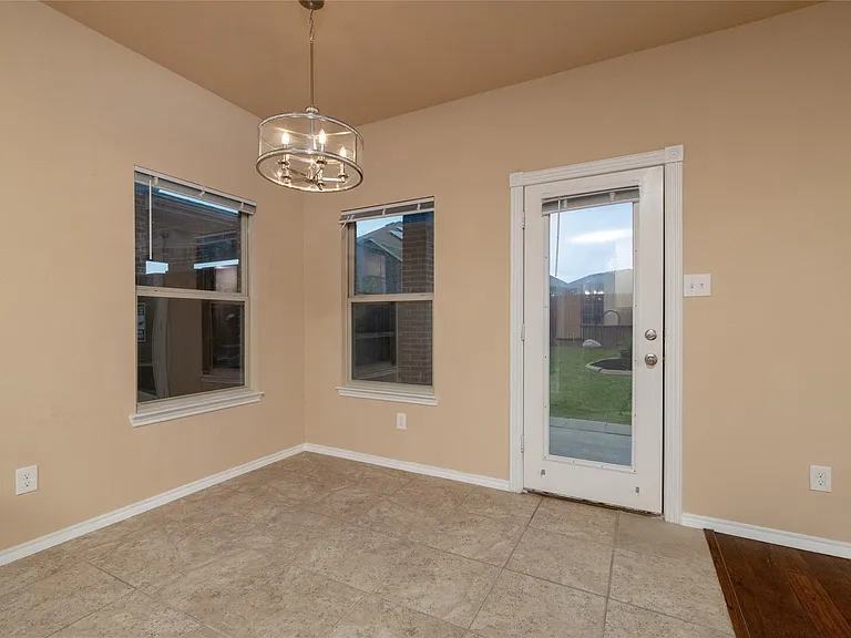 1009 Cheyenne Dr — Photo 4