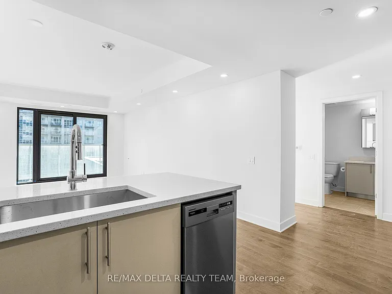 180 George St #2208 — Photo 11