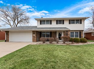 1724 Lincoln Ave, Crest Hill, IL 60403