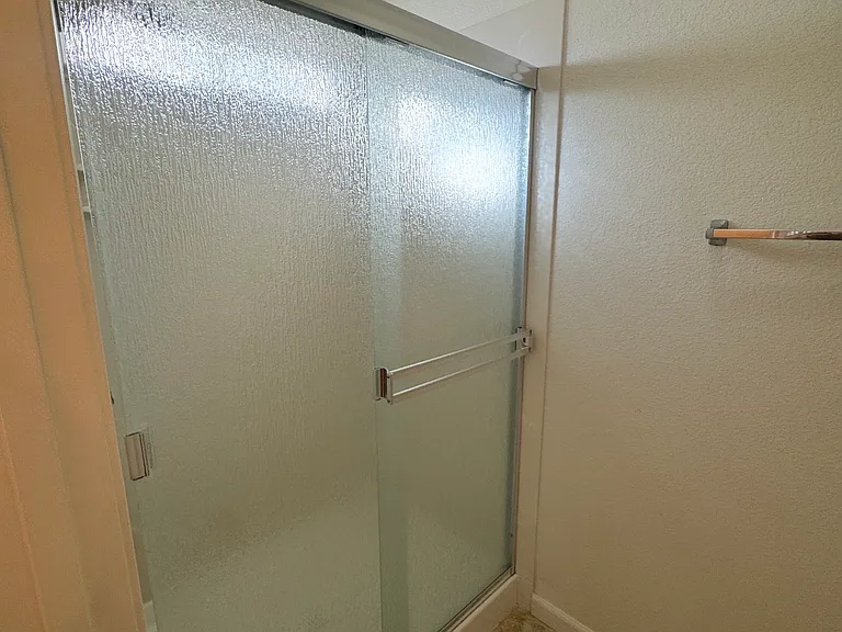 1318 Robinson Ln — Photo 16