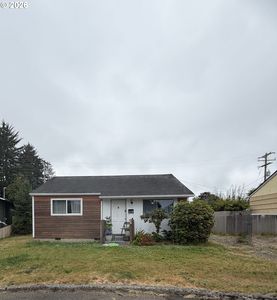 678 E Alder Pl, Reedsport, OR, 97467