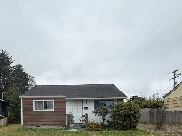 678 E Alder Pl, Reedsport, OR 97467