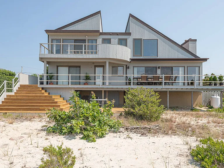 105 Cold Spring Point Rd — Photo 1
