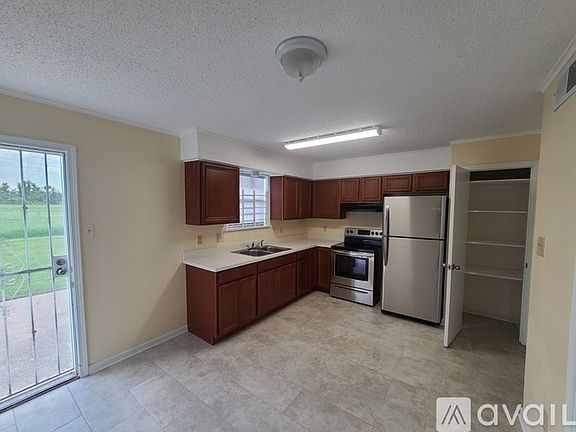 4th image of 808 Revere Dr #B