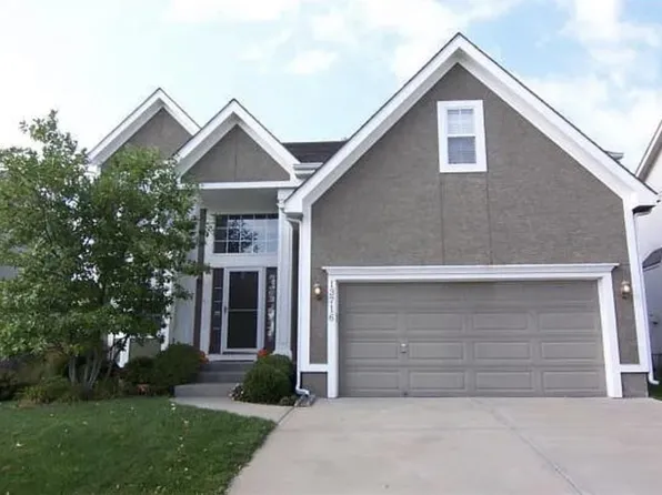 13716 Parkhill St, Overland Park, KS 66221