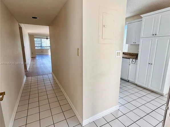 10426 E Clairmont Cir #212, Fort Lauderdale, FL 33321