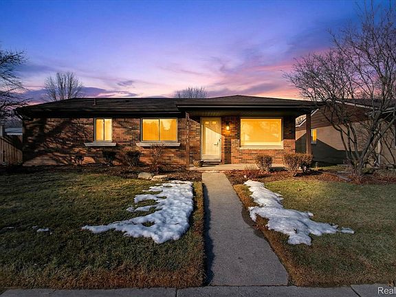 4th image of 15715 Exeter Ct
