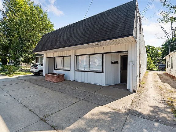 3rd image of 719 W Saginaw St