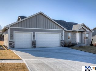 2880 Ravae Ln, Blair, NE 68008
