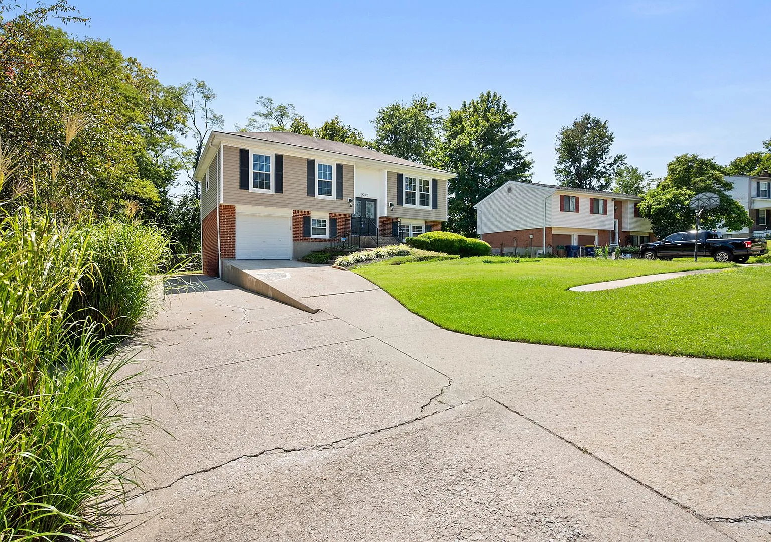 Charming 3-Bed, 2-Bath Single-Family Home on Quiet Cul-de-Sac | Oldham County — Photo 2