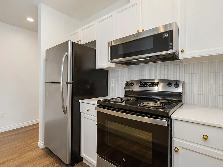Remi Apartments — Photo 56