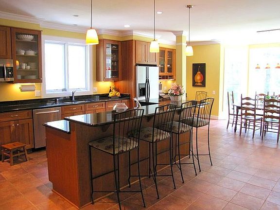3rd image of 1703 Oak Ln