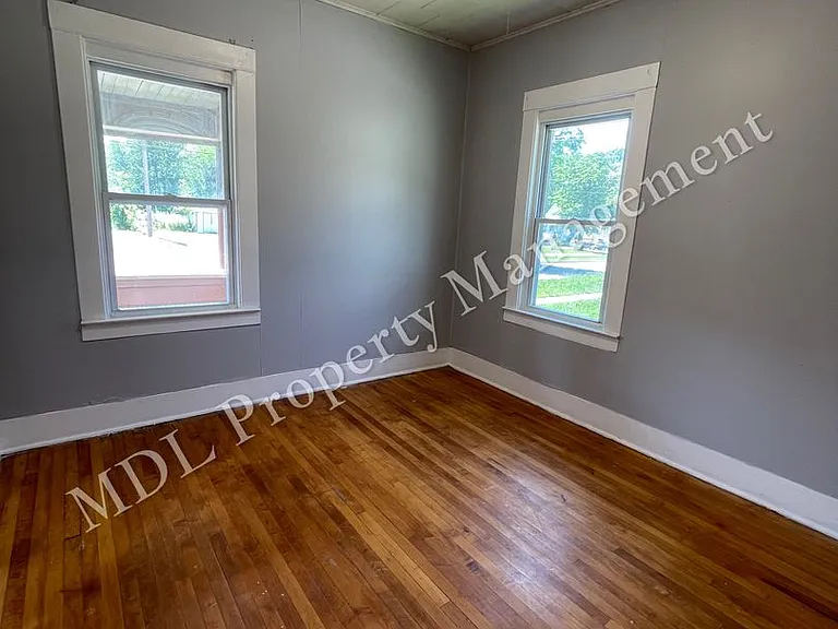 1108 W Holland Ave — Photo 14