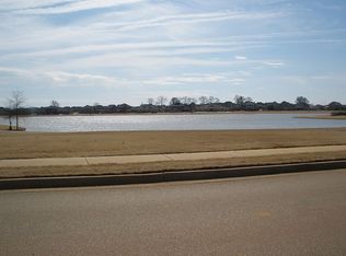 Lake Forest Blvd E, Huntsville, AL 35824