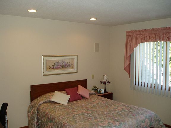 3rd image of 3097 Hawthorne Dr