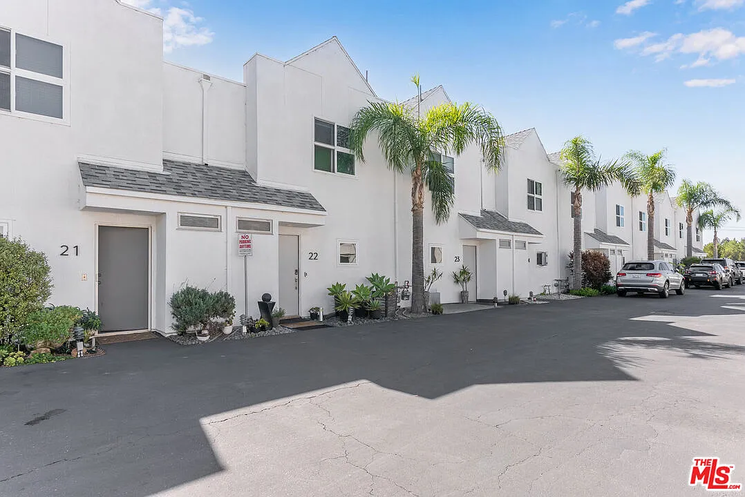 2 bed, 2.0 bath, 1007 sqft, $7,000 — Photo 3