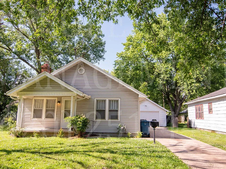914 W 4th St