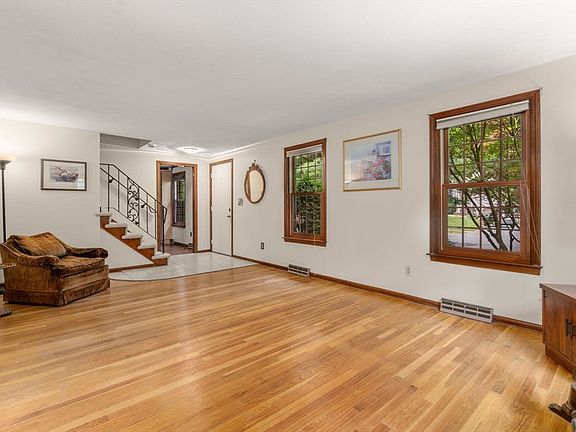 4th image of 11 Bacon Rd