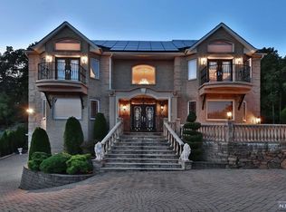 37 Mountainwood Ct, Totowa, NJ 07512