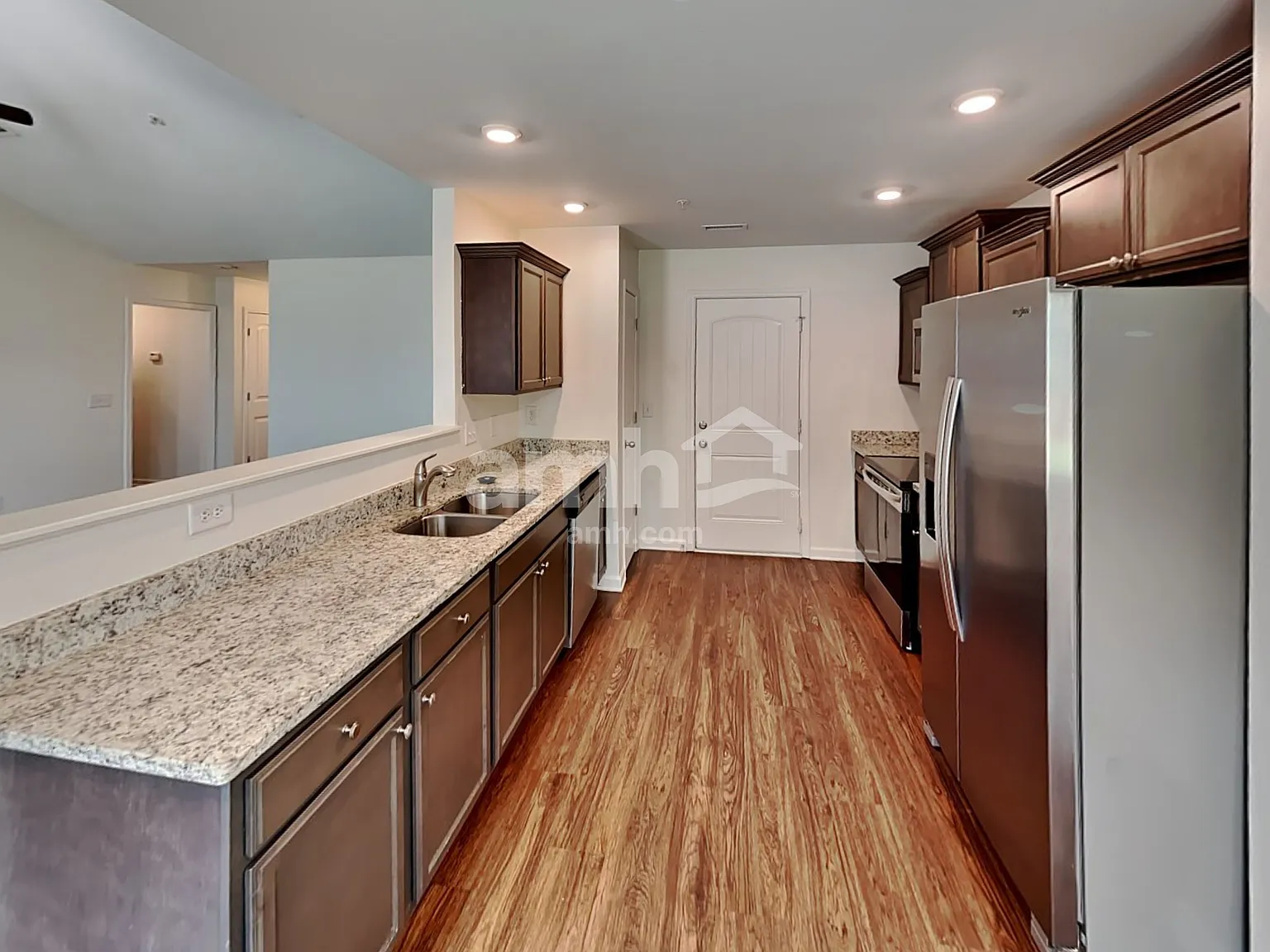 3 bed, 2.0 bath, 1335 sqft, $2,175 — Photo 3
