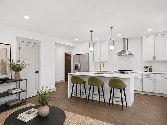 4th image of 127 E Cottage St #3