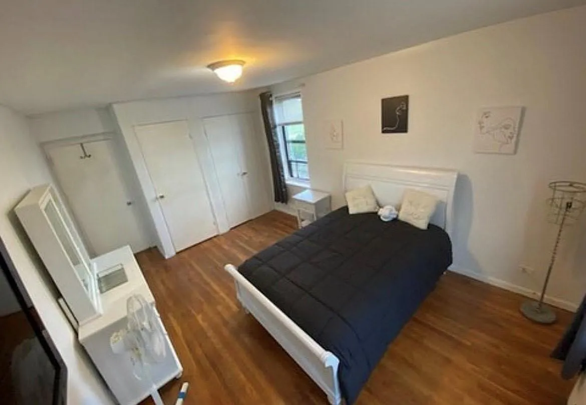 4 bed, $1,000 — Photo 1