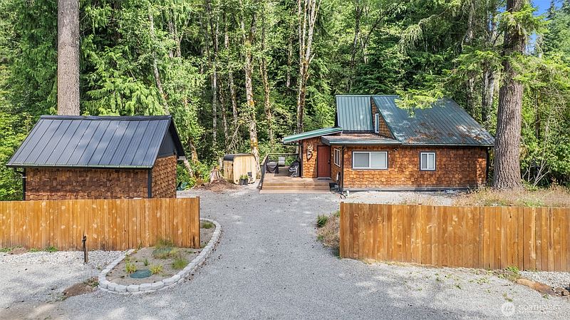 2nd image of 178 Skate Creek Road N