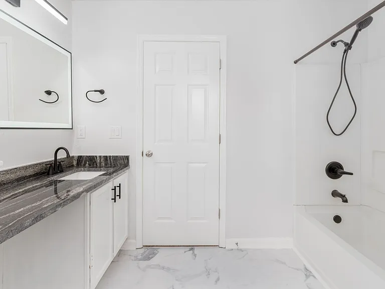 1021 Aderley Oak Dr — Photo 26