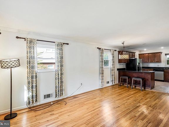 4th image of 5853 Mount Vernon Dr