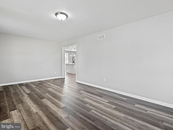 3rd image of 813 Fairview Ave