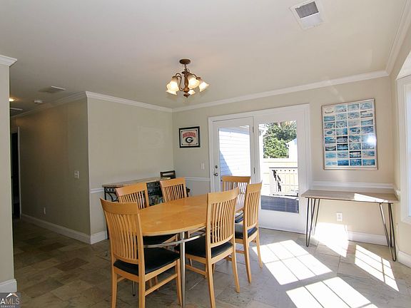 4th image of 2565 Camille Dr NE