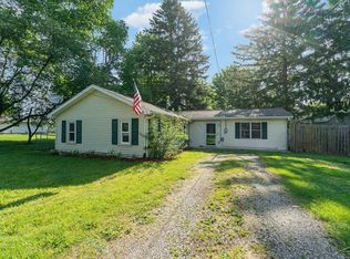 7950 Mielke Rd, Freeland, MI 48623