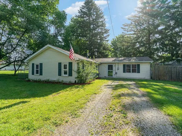7950 Mielke Rd, Freeland, MI 48623